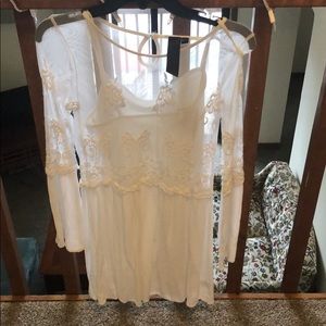 Very pretty short white lace dress